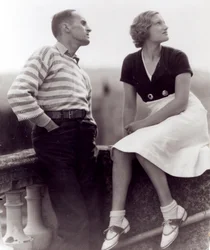 René Clair avec une actrice inconnue